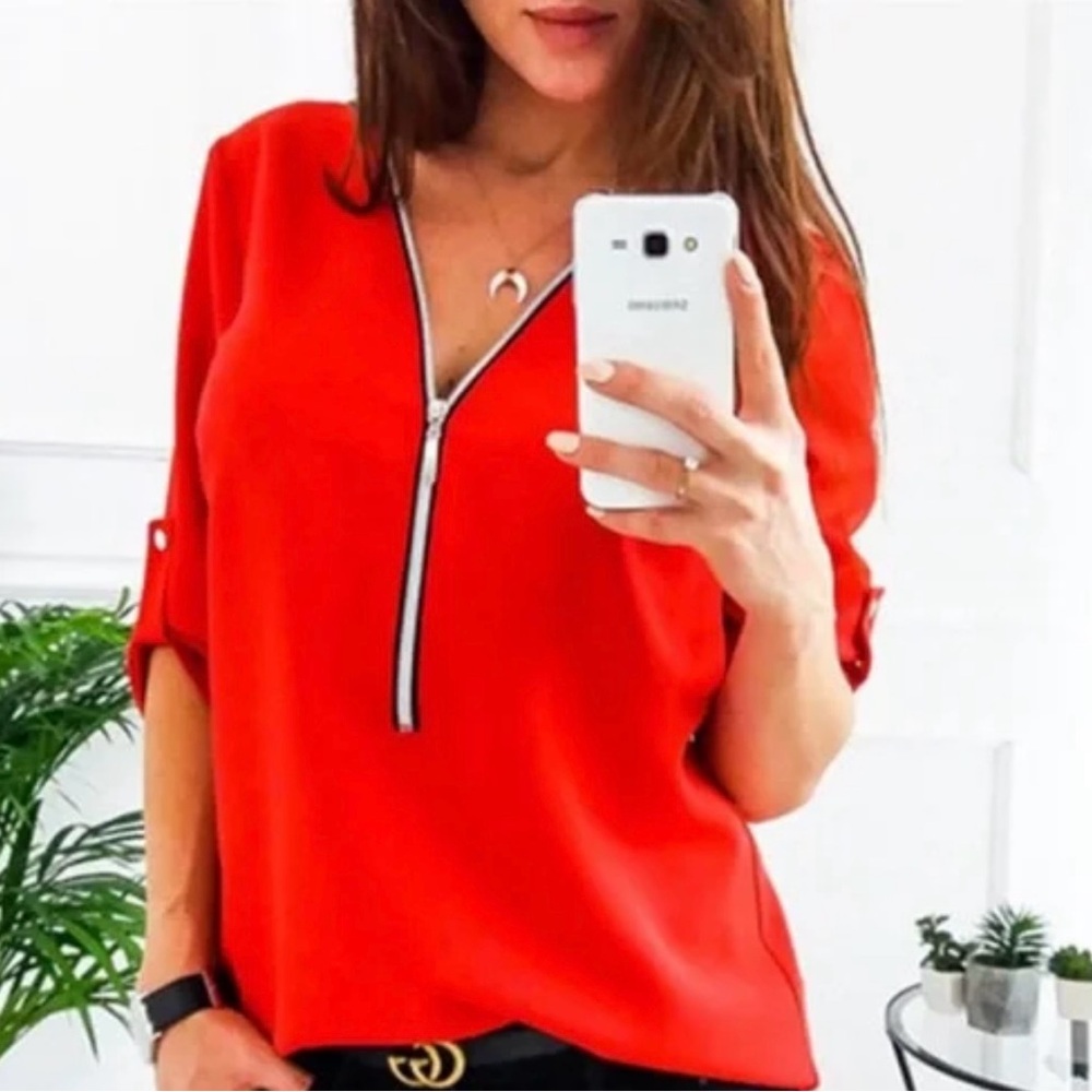 New!! Emery Rose Women's Red Zipper V-Neck Top
